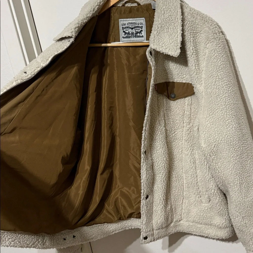 Levi's Men's Sherpa Trucker Jacket - Picture 9 of 13